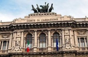 Uccise il marito che la schiaffeggiava e derideva per le violenze subite, per la Cassazione merita lo sconto di pena